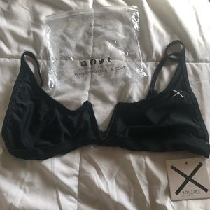 Boutinela Manhattan Black V-cut Bikini top